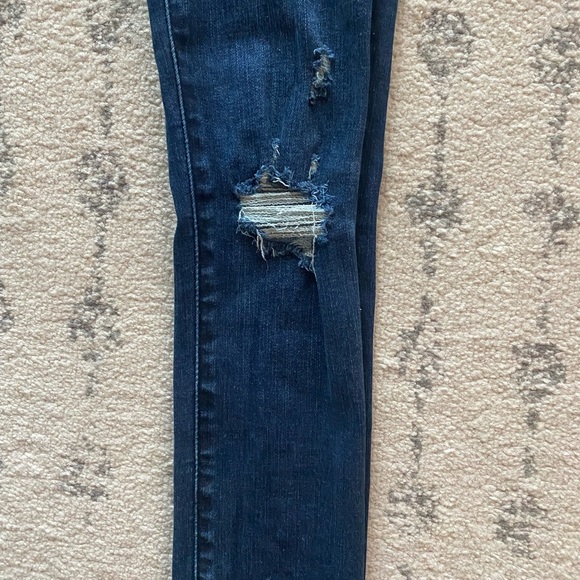 Abercrombie Skinny Jeans - Picture 2 of 5